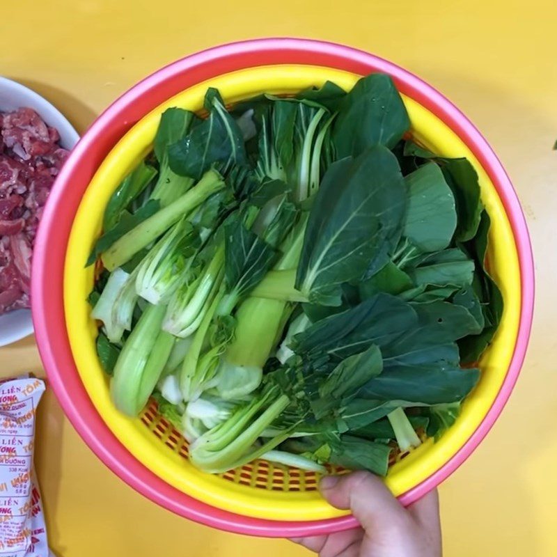 Step 2 Prepare the remaining ingredients for Stir-fried Noodles with Beef and Vegetables