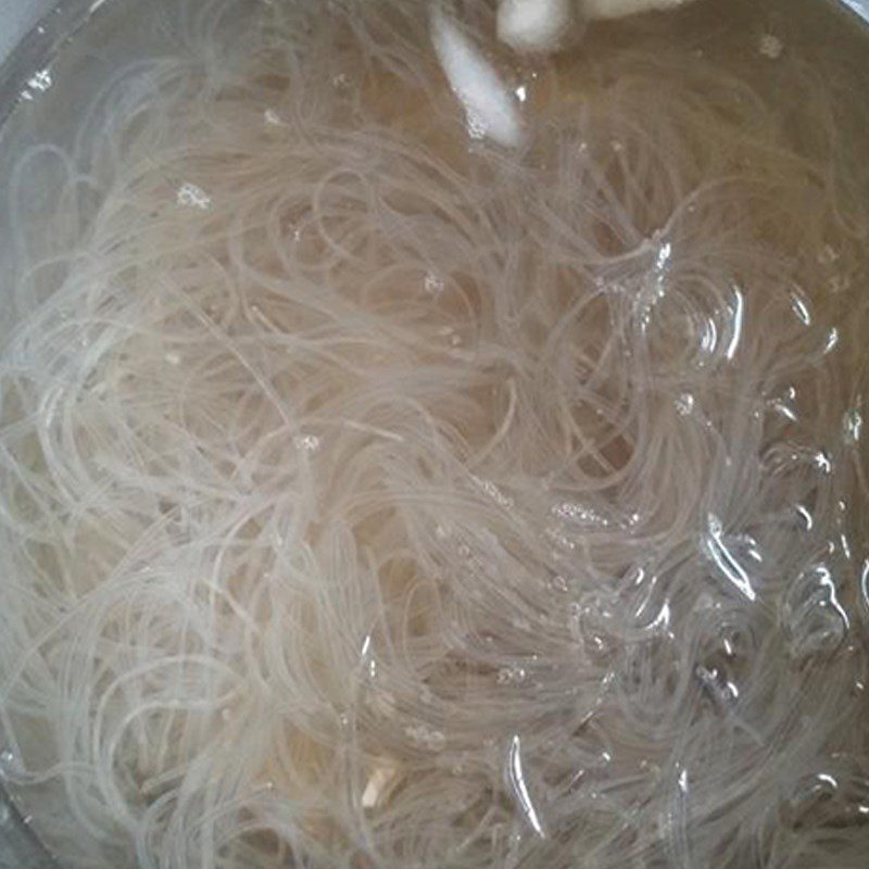 Step 3 Prepare the remaining ingredients Stir-fried vermicelli with chicken