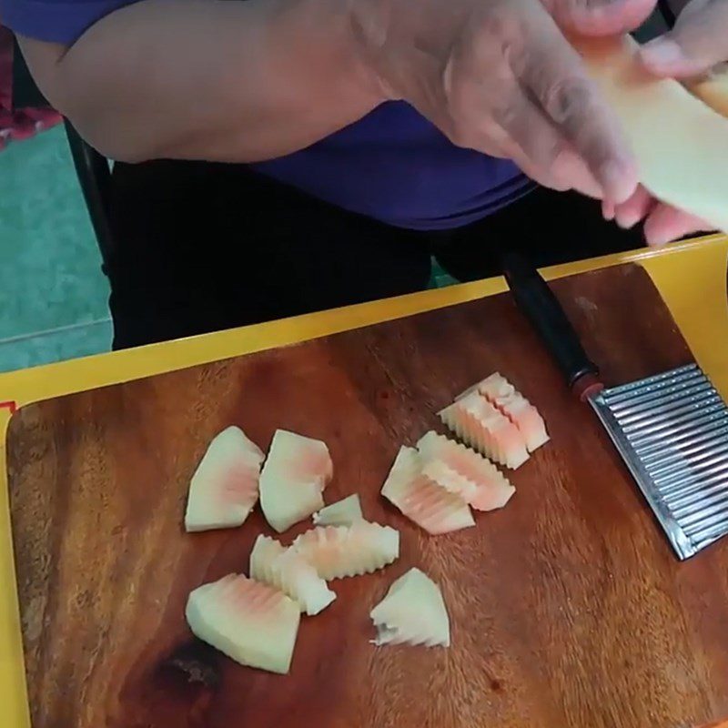 Step 2 Prepare other ingredients for braised pork with papaya