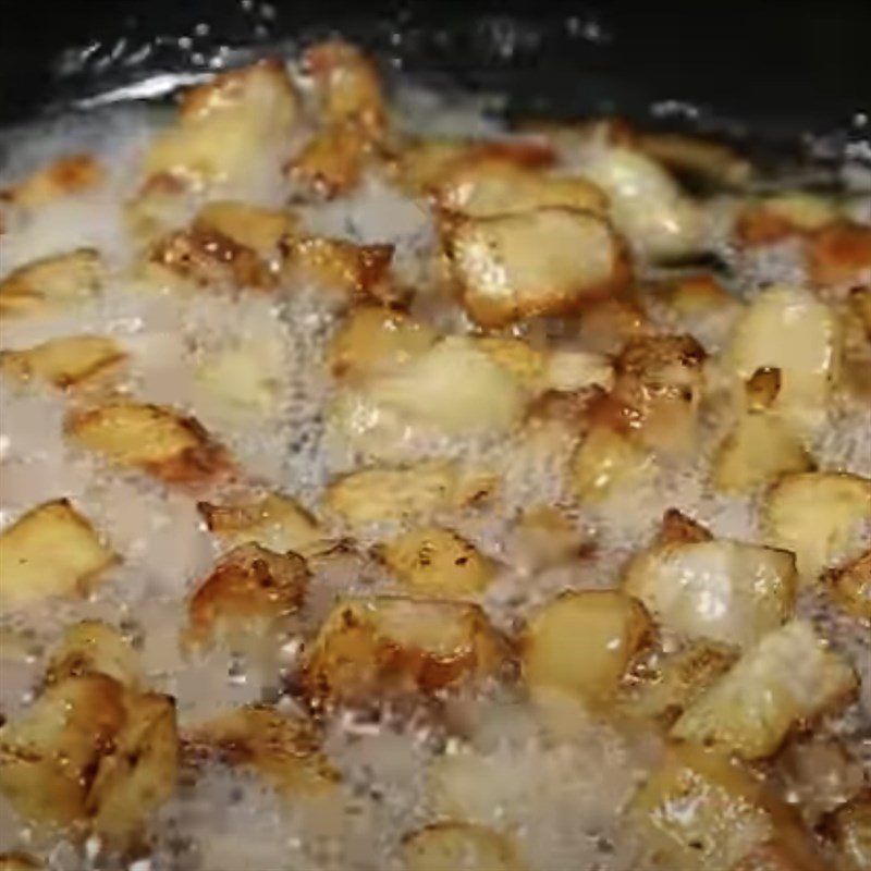 Step 2 Fry the pork fat Crispy pork fat with salt and chili