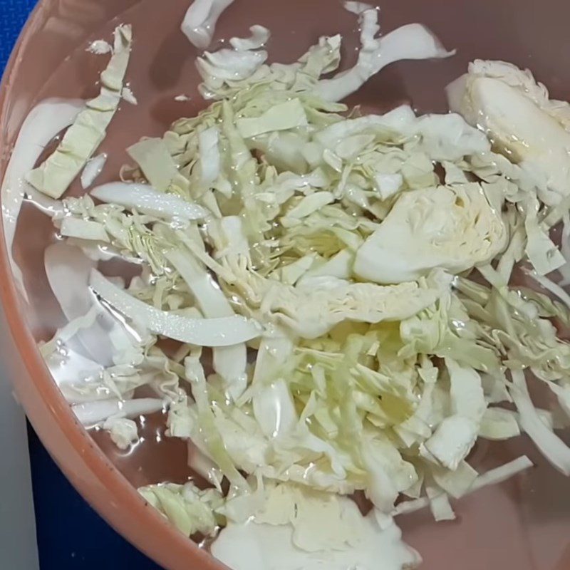 Step 2 Prepare other ingredients Fried noodles with eggs, vegetables, and mushrooms