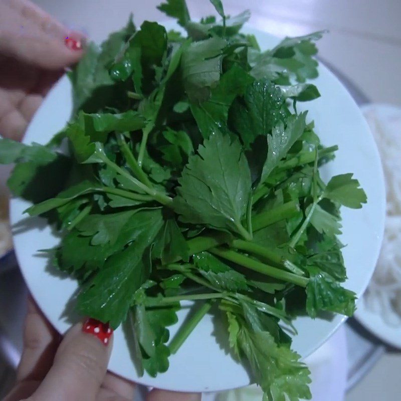 Step 2 Prepare other ingredients for stir-fried chicken heart Pho