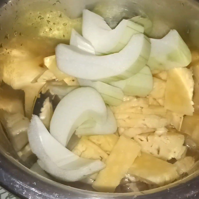 Step 2 Prepare other ingredients for sour fish soup