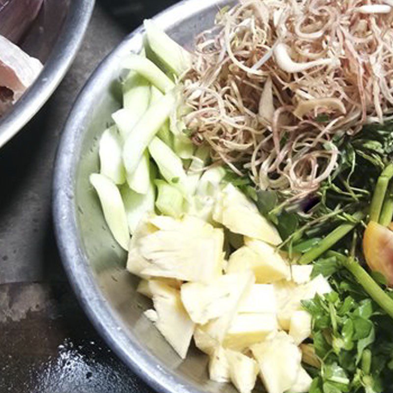 Step 2 Prepare other ingredients for sour fish soup