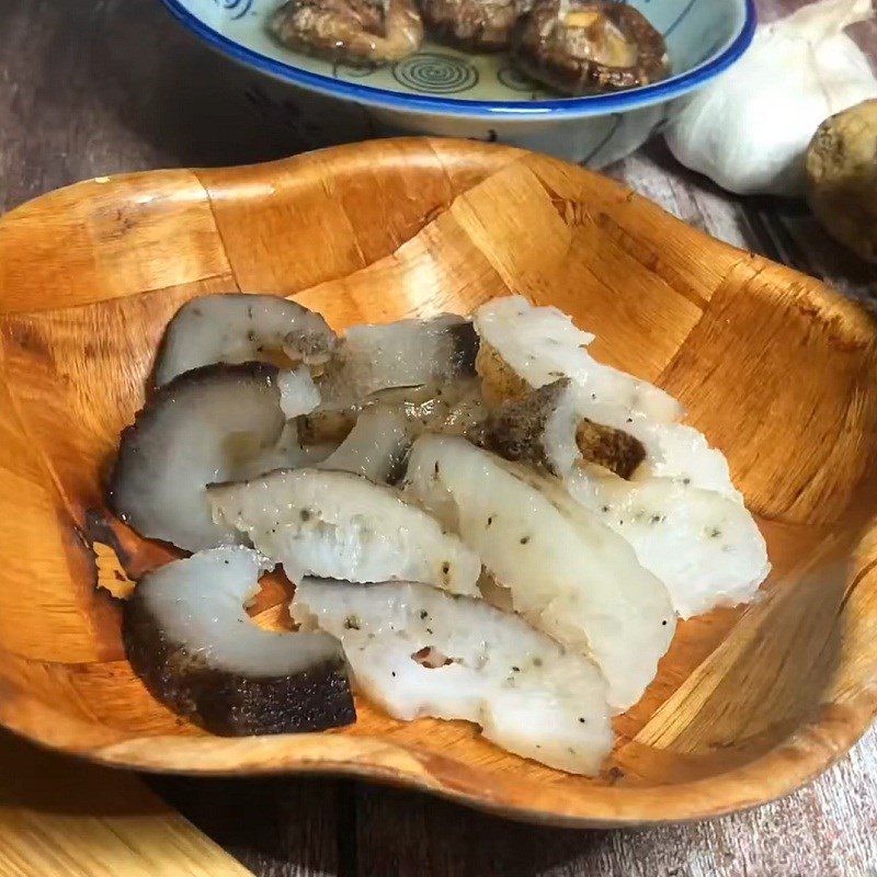 Step 1 Prepare the sea cucumber Sea cucumber stir-fried with shiitake mushrooms