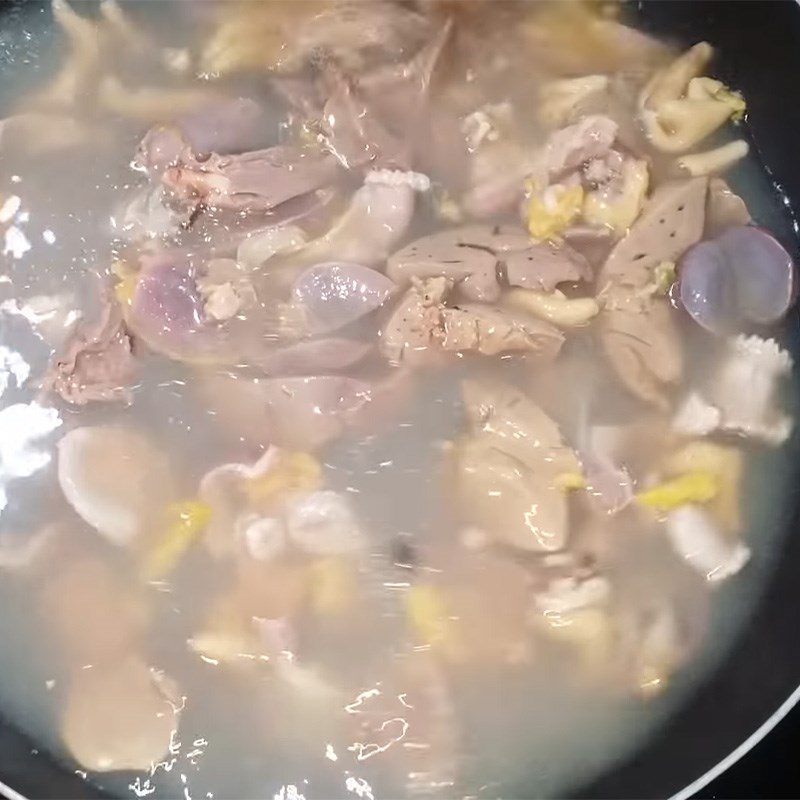 Step 1 Prepare chicken intestines and ingredients Stir-fried chicken intestines with sour mustard greens