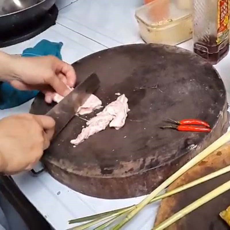 Step 1 Prepare the pork nerve Stir-fried Pork Nerve with Onion and Garlic