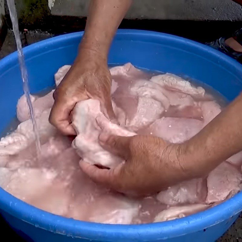 Step 1 Prepare pig's intestine Boiled pig's intestine with shrimp paste