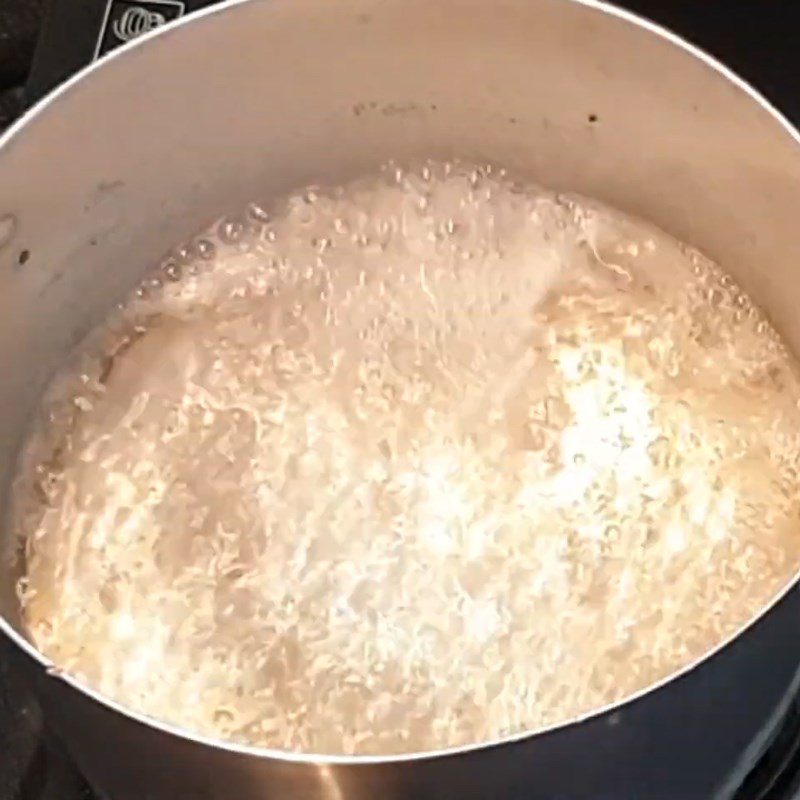 Step 1 Prepare the straw mushrooms Stir-fried Straw Mushrooms with Pineapple