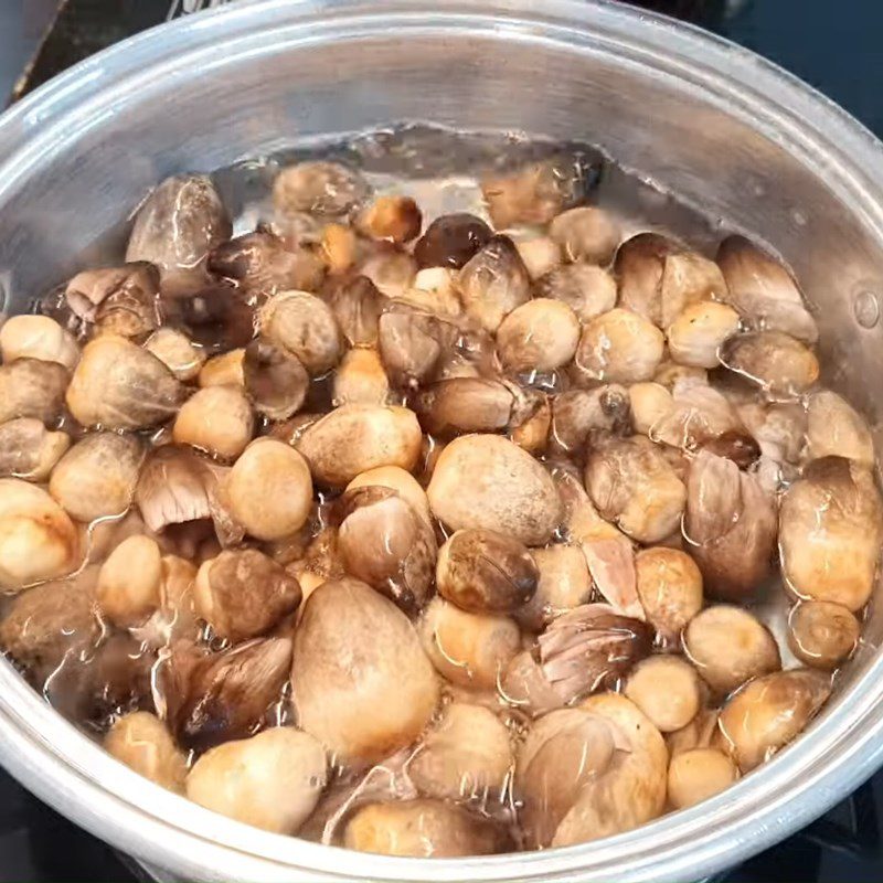 Step 1 Prepare the straw mushrooms Sweet and sour stir-fried straw mushrooms