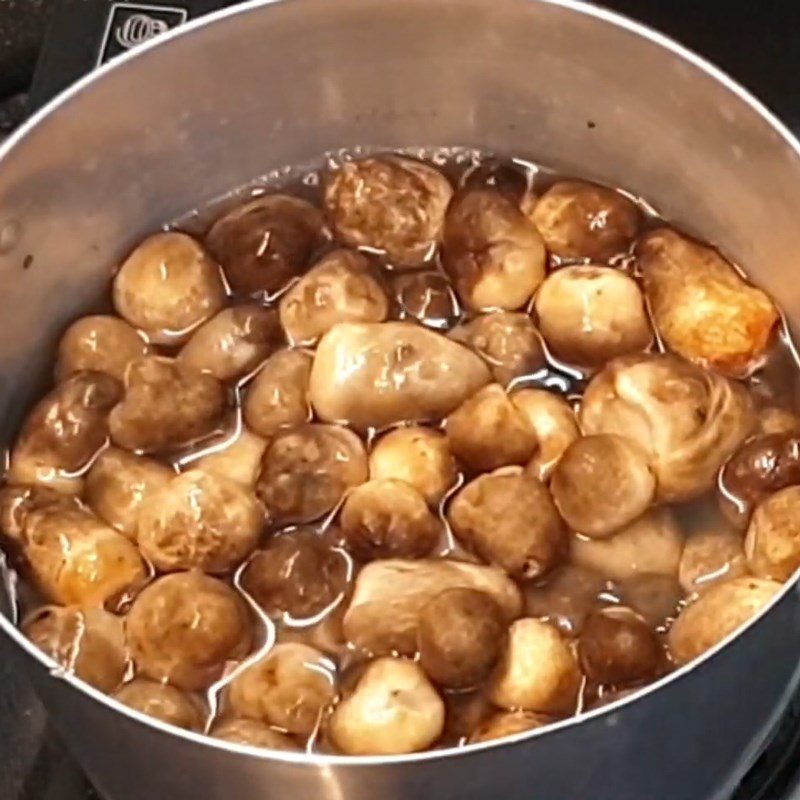 Step 1 Prepare the straw mushrooms Stir-fried Straw Mushrooms with Pineapple