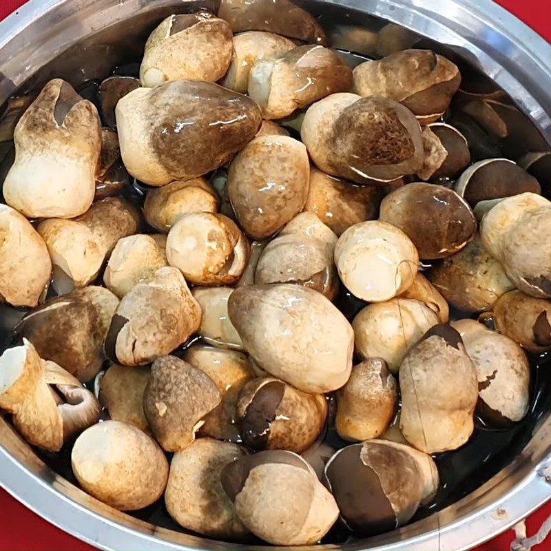 Step 1 Prepare the straw mushrooms Stir-fried straw mushroom with loofah