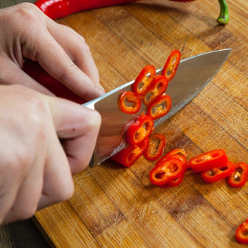 Step 1 Prepare the mushrooms and other ingredients Straw mushrooms cooked with pepper