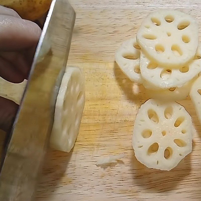 Step 1 Prepare the ingredients for Lotus Root Kimchi