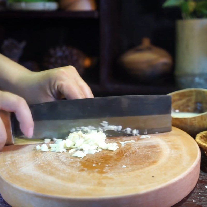 Step 1 Prepare the ingredients for stir-fried water spinach with fermented rice