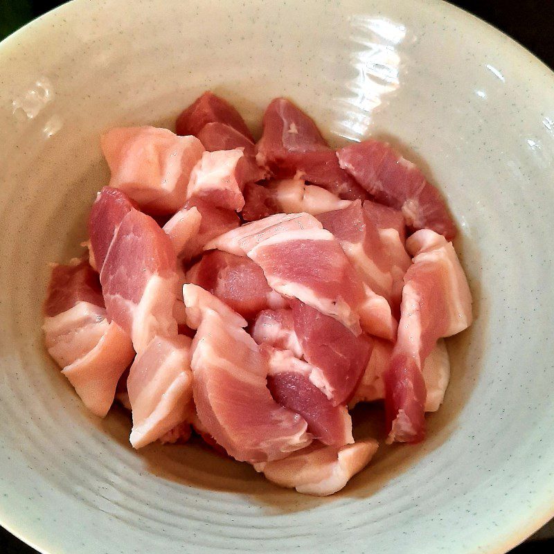 Step 1 Prepare the ingredients for Pineapple Braised Pork