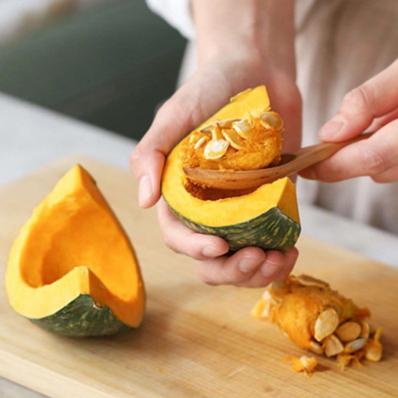 Step 1 Prepare the ingredients for Pumpkin Frog Porridge