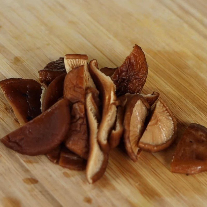 Step 2 Prepare the ingredients for vegetarian miso ramen