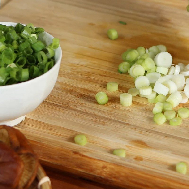 Step 2 Prepare the ingredients for vegetarian miso ramen