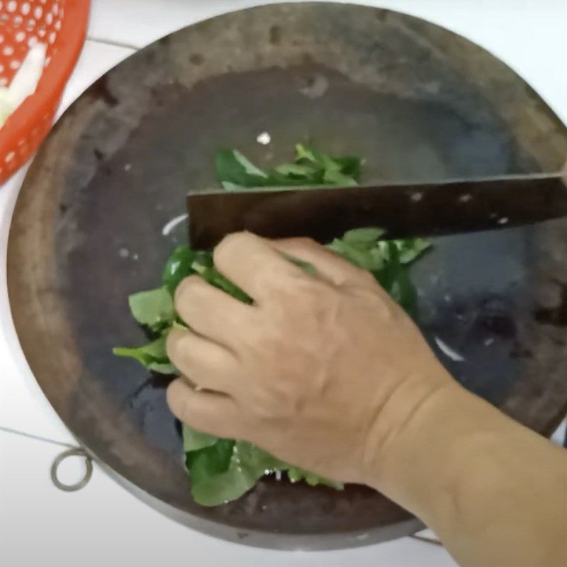 Step 2 Preparation of vegetables Stir-fried Deer Meat with Betel Leaves