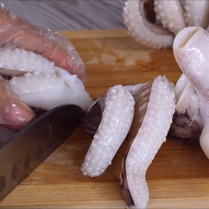 Step 1 Prepare squid tentacles Grilled squid tentacles with salt and chili