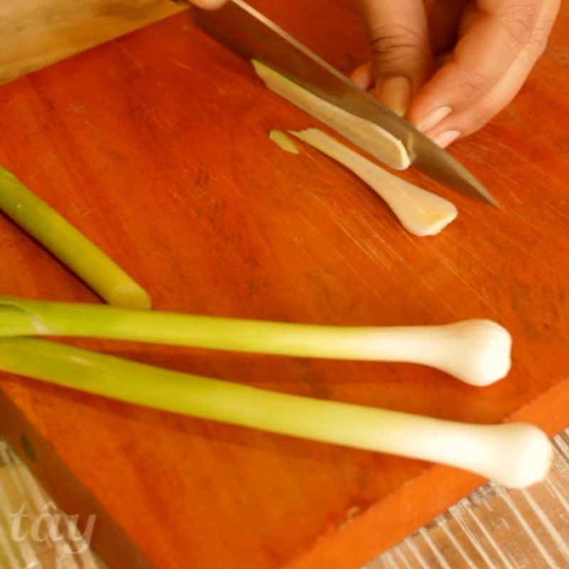 Step 1 Prepare the vegetables for Stir-fried Jellyfish with Celery and Beef