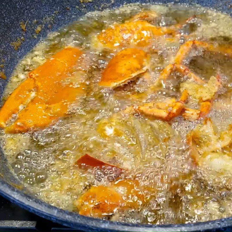 Step 1 Prepare and fry lobster Lobster stir-fried noodles with XO sauce