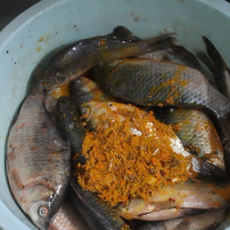 Step 2 Prepare and marinate the fish for Indian Mackerel with green bananas