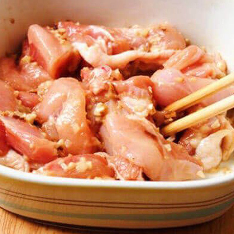 Step 1 Prepare and marinate chicken for Chicken Stir-Fried Noodles