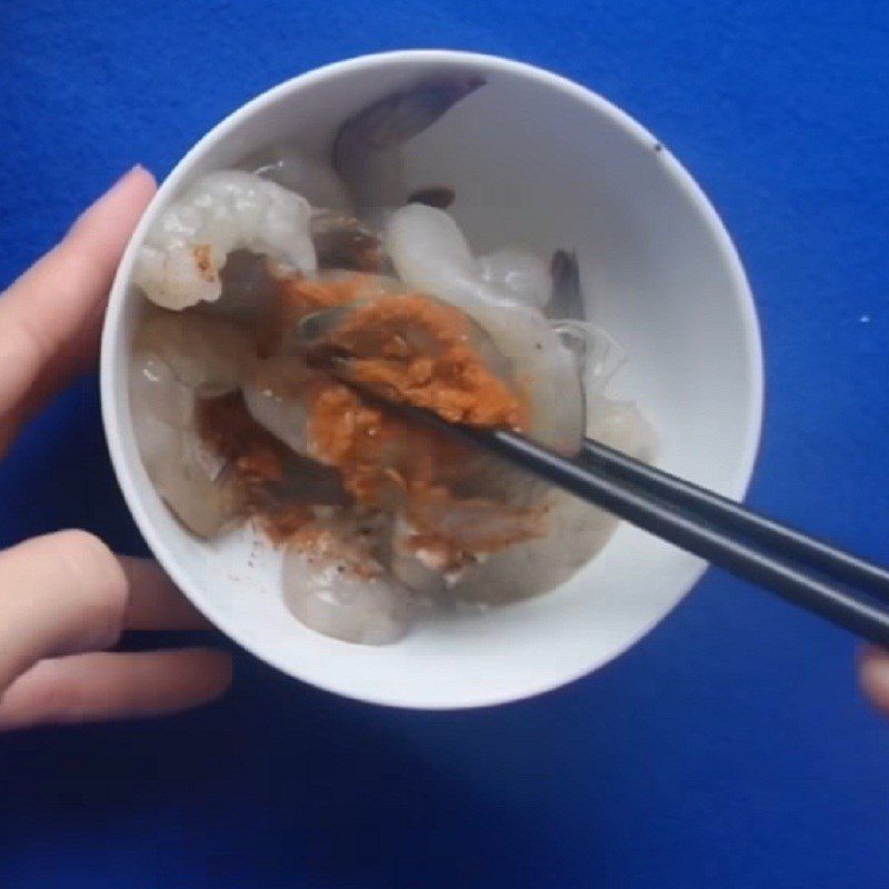 Step 1 Prepare and marinate shrimp Thai-style fried noodles