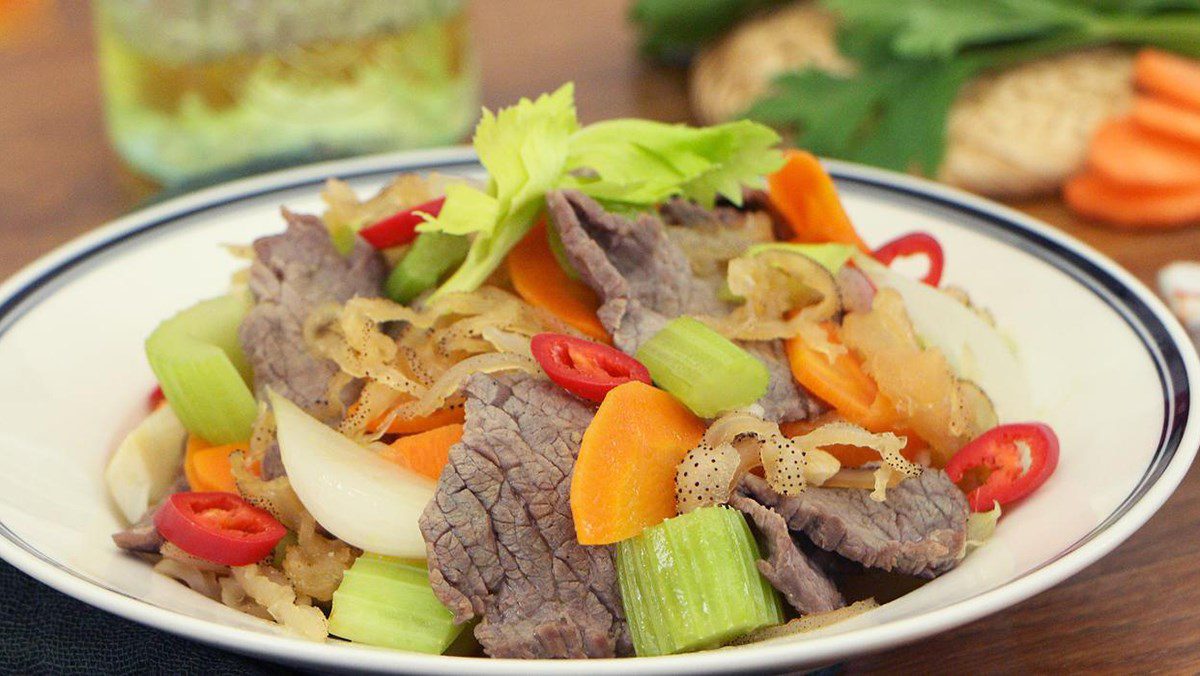 Jellyfish stir-fried with beef and celery