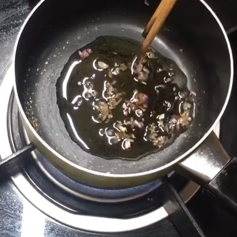 Step 3 Separate the meat and stir-fry the eel Eel porridge with carrot