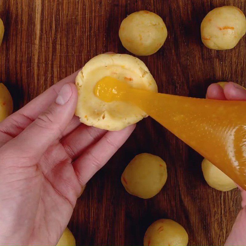 Step 3 Shape and wrap the filling Orange jam-filled cookies