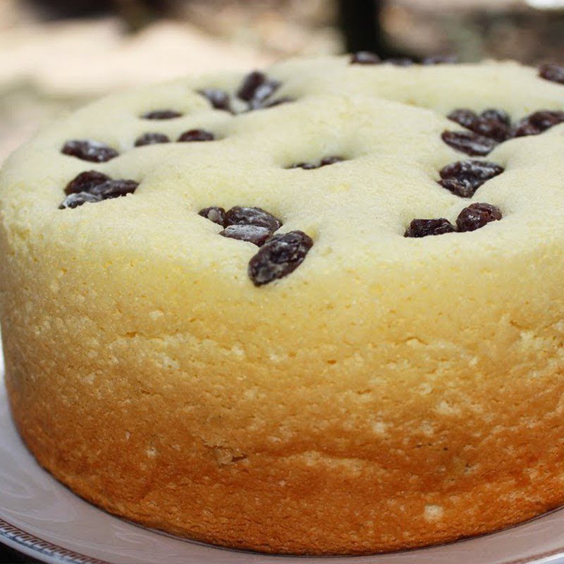 Step 4 The final product of sponge cake with grapes made in a rice cooker