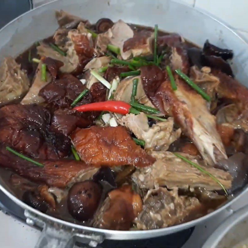 Step 4 Final Product Stir-fried roasted duck with shiitake mushrooms