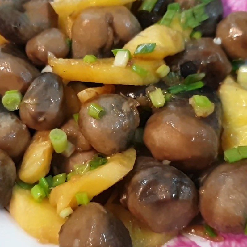 Step 4 Final product Stir-fried straw mushrooms with pineapple (fragrant, sweet)