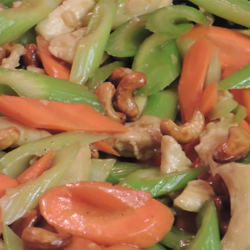 Step 5 Final dish Stir-fried chicken breast with celery and cashew nuts