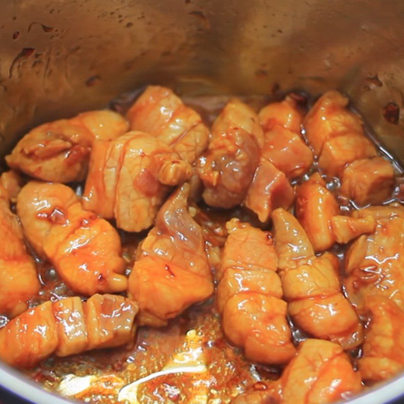 Step 4 Braised meat Braised straw mushrooms and tofu