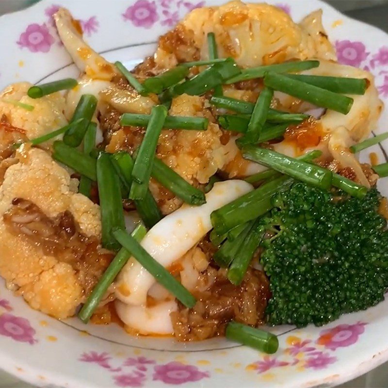 Step 4 Final Product Stir-fried squid with satay and broccoli