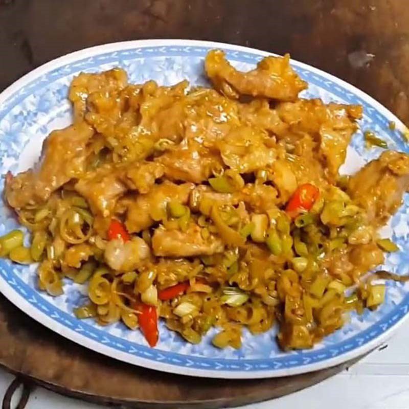 Step 5 Finished product Stir-fried pig's belly with lemongrass and chili