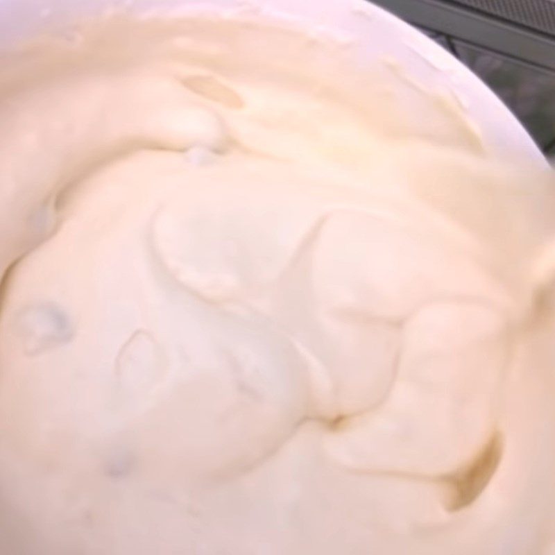 Step 2 Mixing the cake batter for the grape sponge cake using a rice cooker