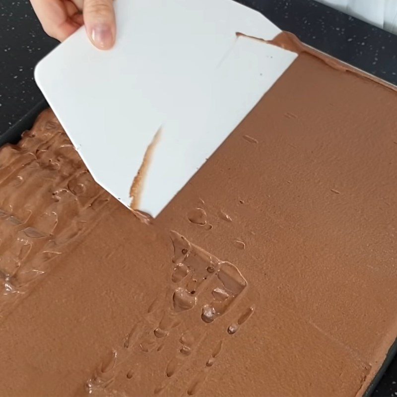 Step 4 Mix the batter, pour into the baking tray Chocolate cake without flour, baking powder