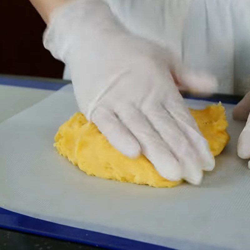 Step 3 Mixing and rolling the dough Apple tart - apple tart tatin