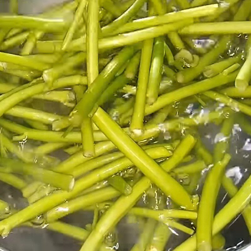 Step 2 Blanch the vegetables for Lotus Root Kimchi