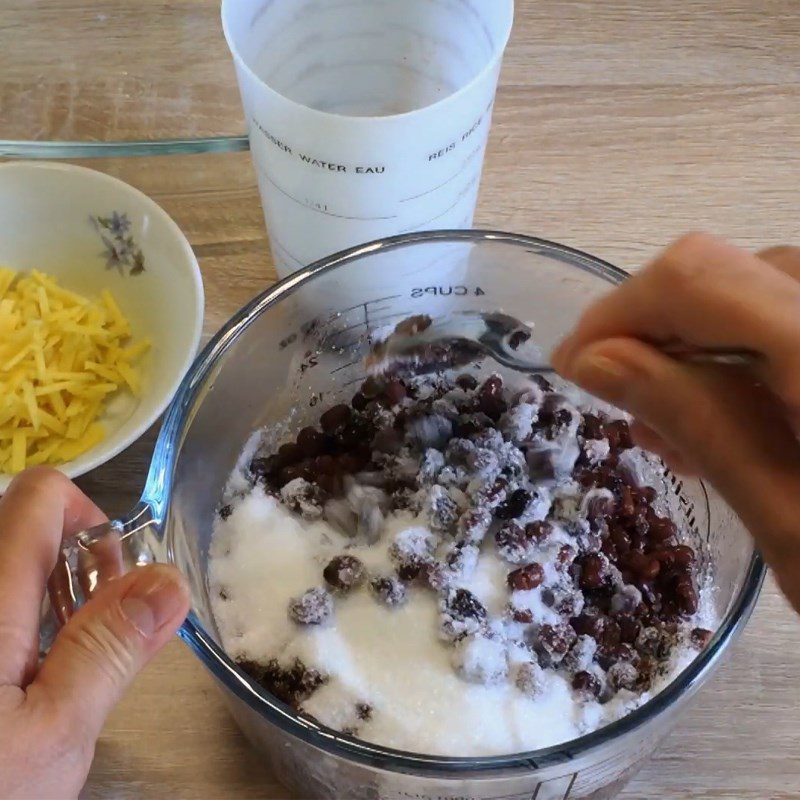 Step 2 Marinate red beans with sugar Red Bean Cake