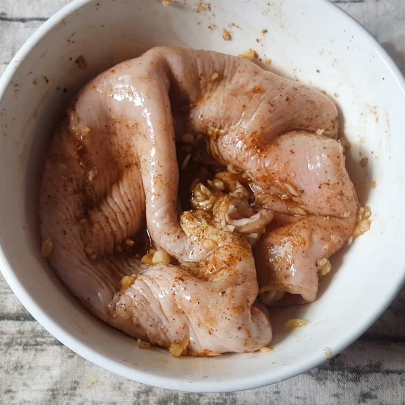 Step 2 Marinate the stomach for Braised Pork Stomach in Coconut Water