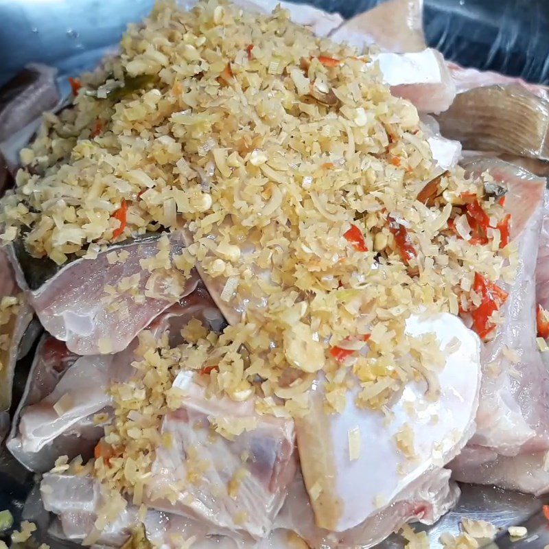 Step 3 Marinate the fish Fried stingray with lemongrass and chili