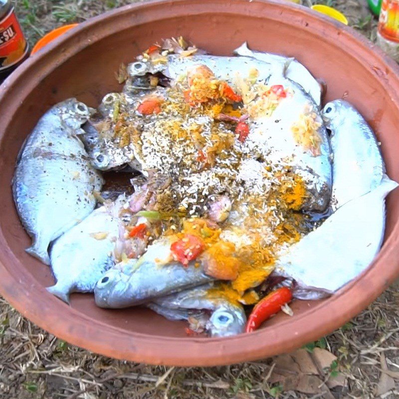 Step 2 Marinate the fish Braised Snakehead Fish with Pepper