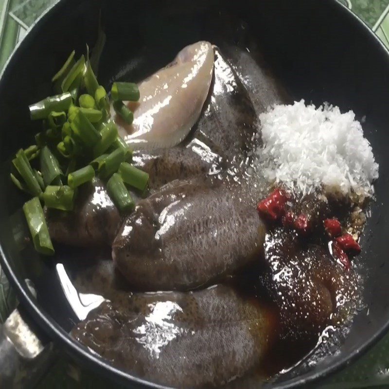 Step 2 Marinate the Flounder for Braised Flounder with Pepper