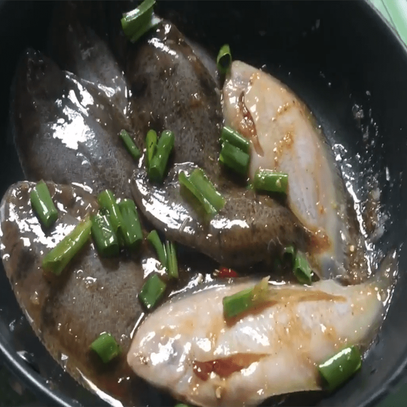 Step 2 Marinate the Flounder for Braised Flounder with Pepper